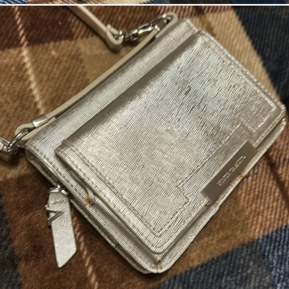Vince Camuto Shimmering Silver Crossbody Wallet - Picture 14 of 16